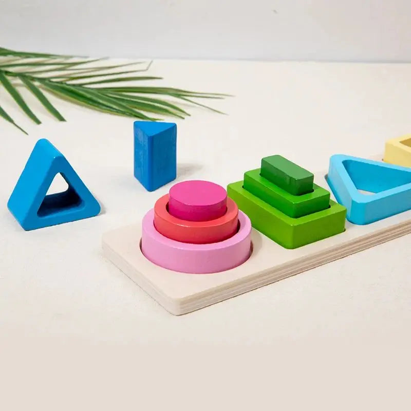 Montessori Stapelspielzeug aus Holz – Formen & Farben sortieren